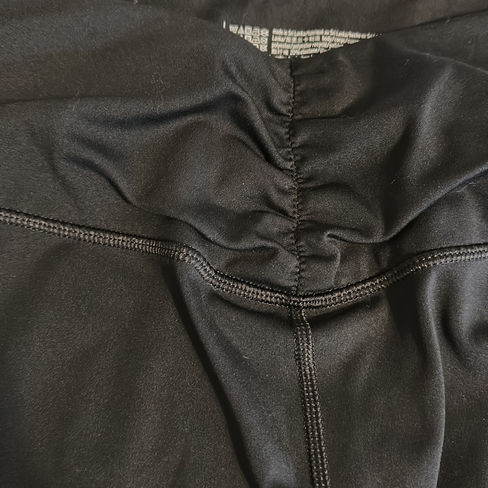 2/$10 Victoria’s Secret ruched 7/8 Leggings - Picture 7 of 8